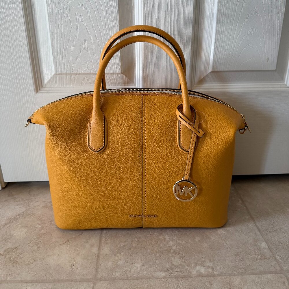 BRAND NEW Michael Kors Charlotte Medium Saffiano Leather 2-in-1 Tote Bag